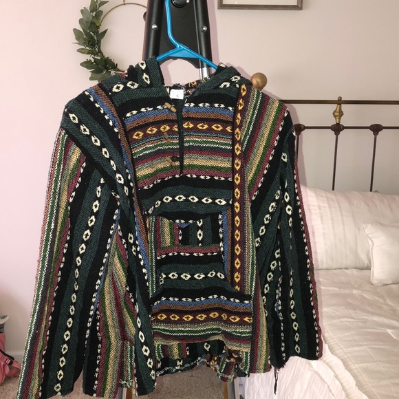 Cute patterned pull over!! Size small - Picture 1 of 3
